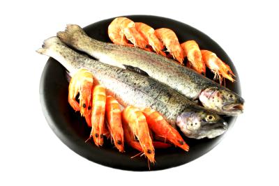 Употребление жирной рыбы помогает очищать сосуды